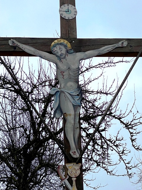 Herlazhofen, Arma-Christi-Kreuz mit Holzbalken