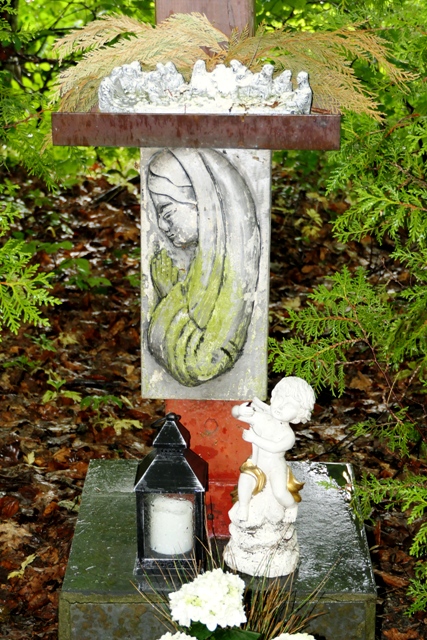 Kruzifix bei der Lourdesgrotte Kehlen
