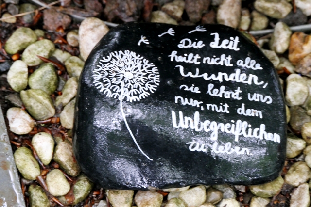 Kruzifix bei der Lourdesgrotte Kehlen