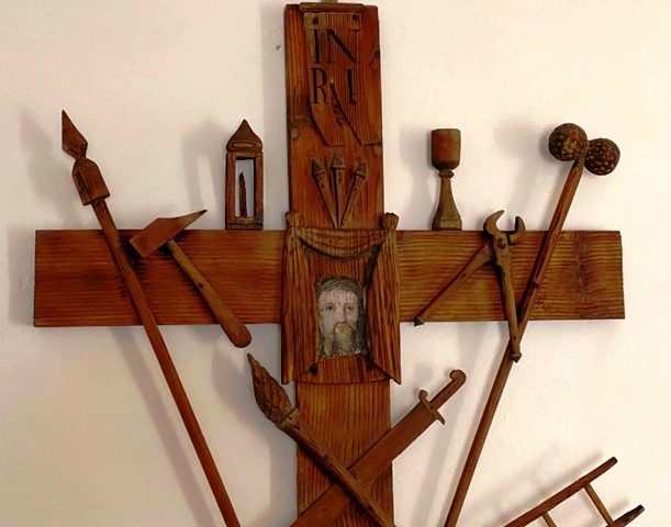 Mooshausen, Arma-Christi-Kreuz, Detail