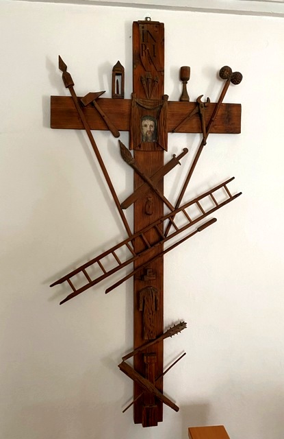 Mooshausen, Arma-Christi-Kreuz, Ansicht