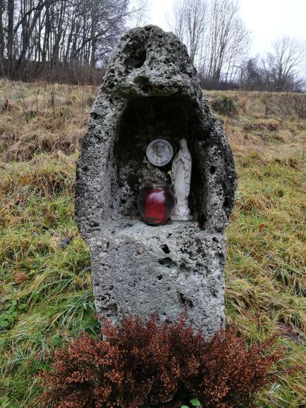 kleiner Bildstock im Tal