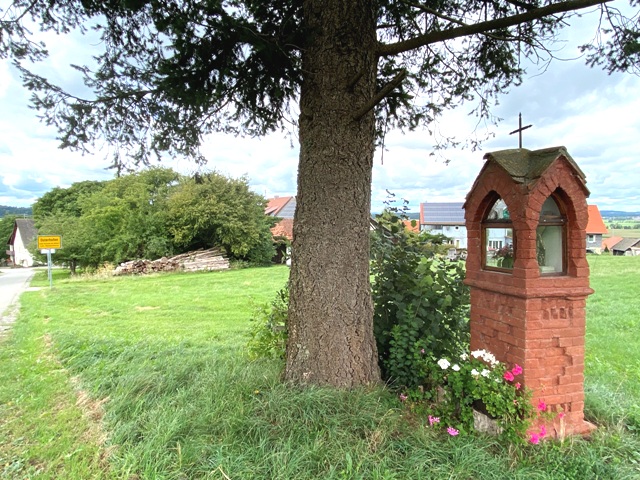 Bildstock in Osterhofen Richtung Graben
