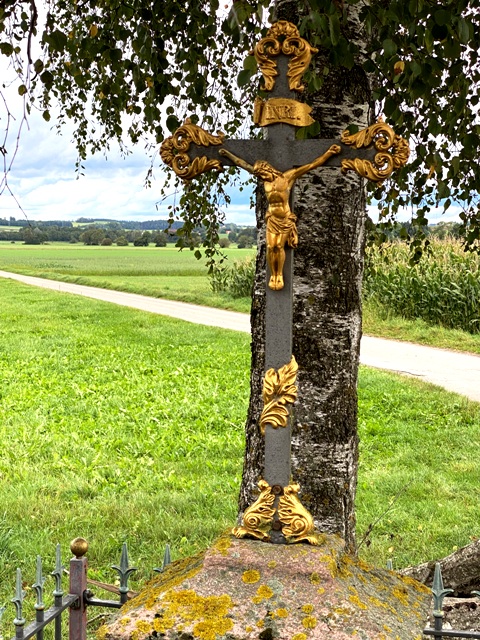 Wegkreuz im Hag an der Strae von Osterhofen nach Mhlhausen
