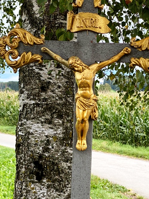 Wegkreuz im Hag an der Strae von Osterhofen nach Mhlhausen