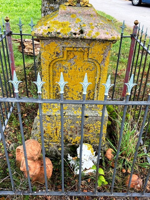Wegkreuz im Hag an der Strae von Osterhofen nach Mhlhausen