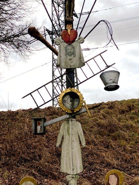 Arma-Christi-Kreuz zwischen Schmalegg und Berg