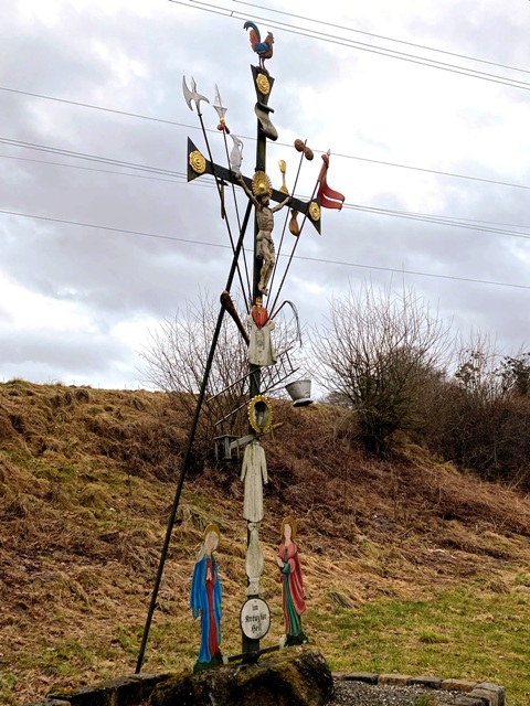 Arma-Christi-Kreuz zwischen Schmalegg und Berg