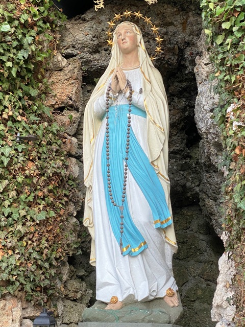 Steinbronnen, Lourdesgrotte, Lourdes-Madonna