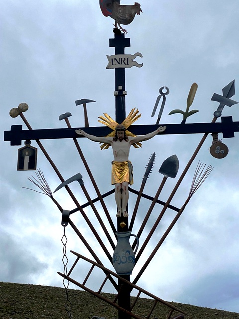 Steinegaden, Arma-Christi-Kreuz