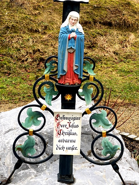 Steinegaden, Arma-Christi-Kreuz