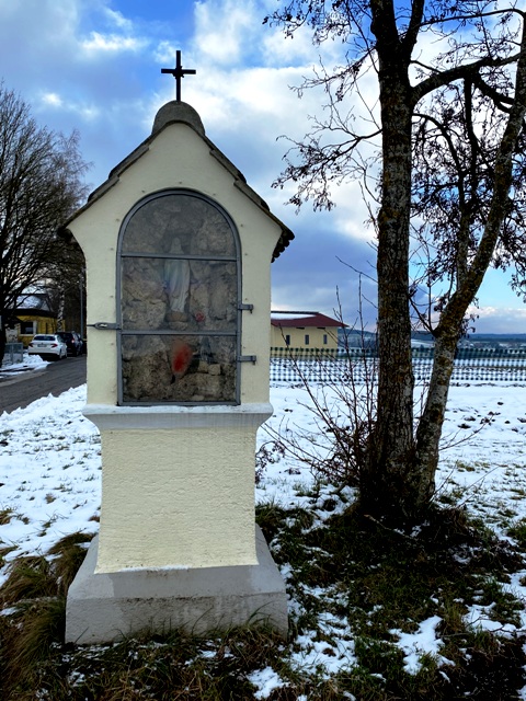 Lourdesgrotte in einem Bildstock in Unterschwarzach