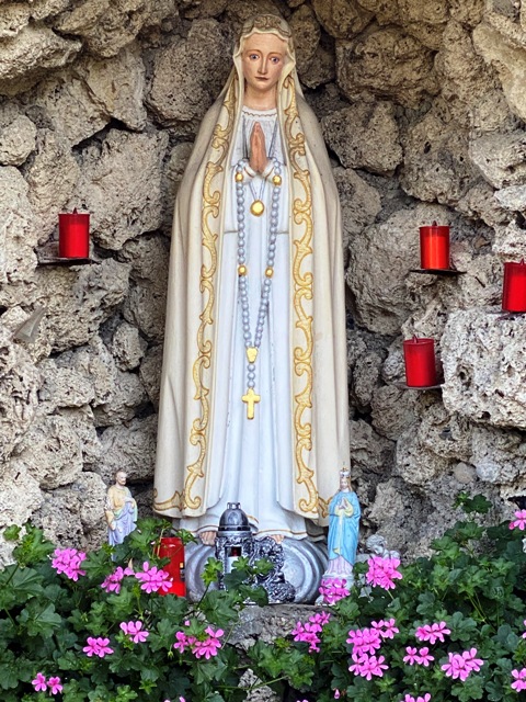 Waltershofen, Lourdesgrotte mit Fatima-Madonna