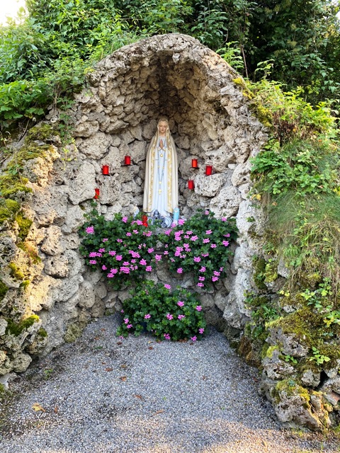 Waltershofen, Lourdesgrotte mit Fatima-Madonna