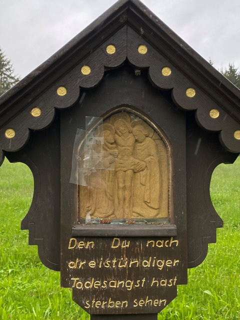 Stationenweg Pfrrich, 5. Station, beschdigt