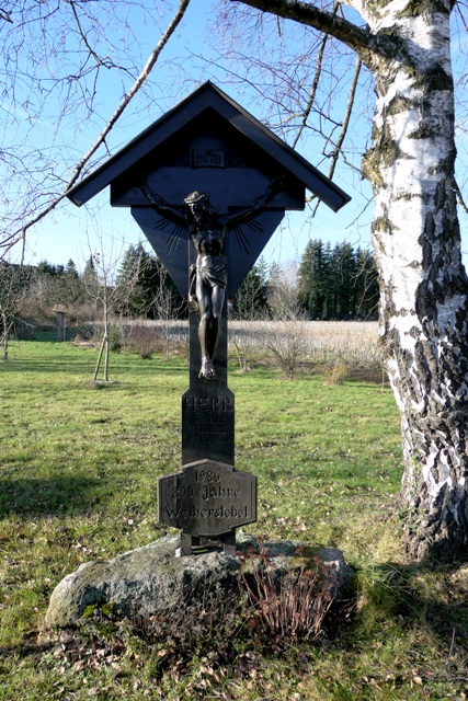 Wegkreuz mit Wetterschutz in Weiherstobel