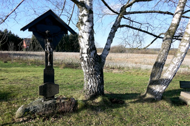 Wegkreuz mit Wetterschutz in Weiherstobel