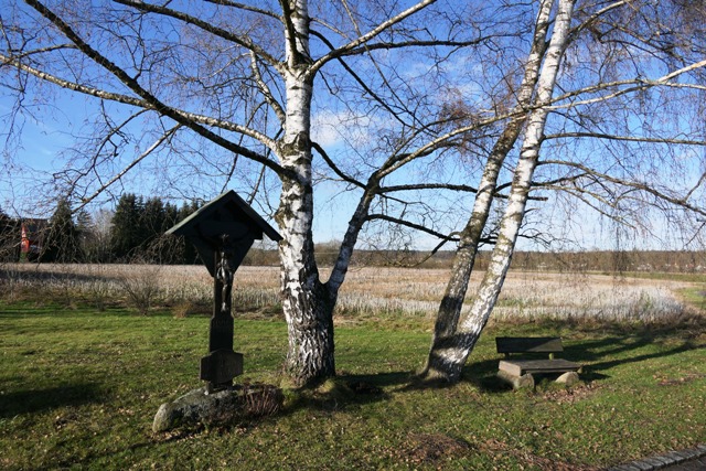 Wegkreuz mit Wetterschutz in Weiherstobel