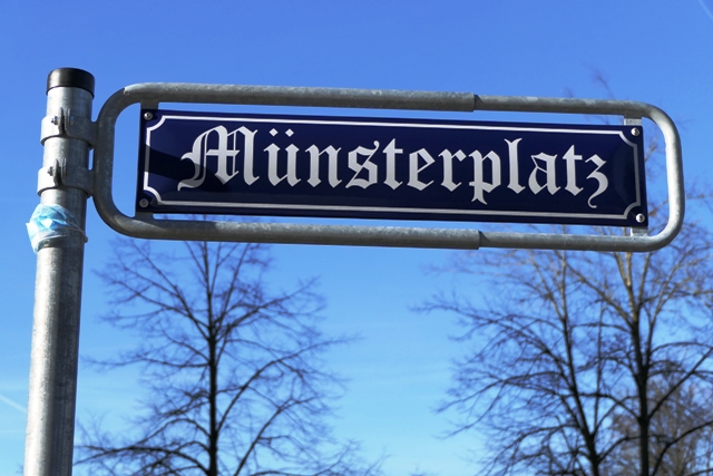 Wegzeichen Mnsterplatz Weissenau