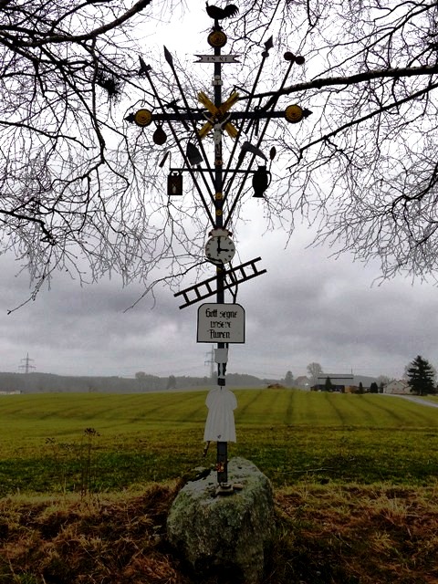 Wolfegg, Arma-Christi-Kreuz, an der Strae, Hhe Annaburg