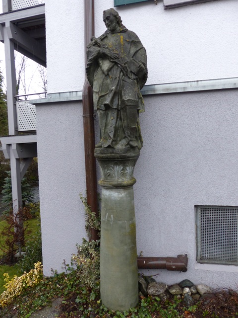 Statue Nepomuk, Wassers