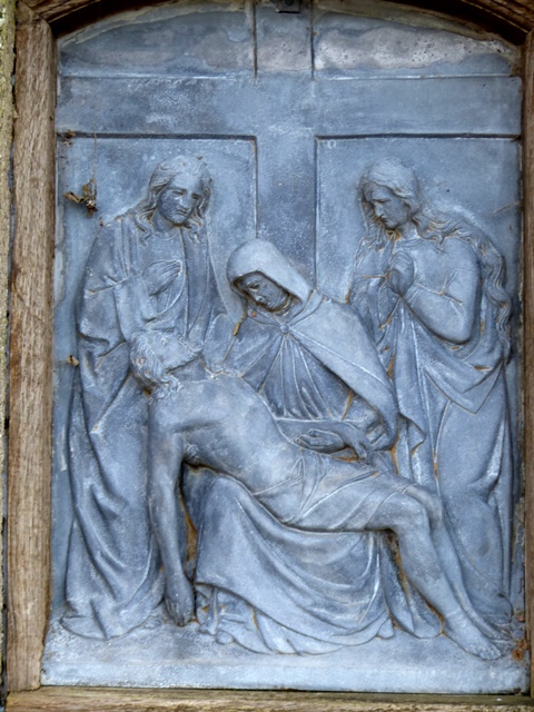Kreuzweg zur Loretokapelle, Station 13, Jesus wird vom Kreuz abgenommen