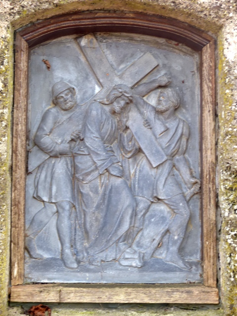 Kreuzweg zur Loretokapelle, Station 5, Simon von Zyrene