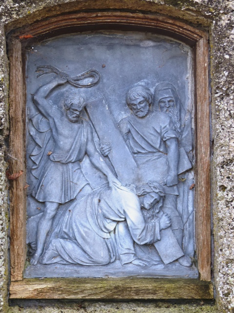 Kreuzweg zur Loretokapelle, Station 7, zweiter Fall unter dem Kreuz