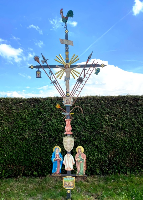 Arma-Christi-Kreuz an neuem Standort