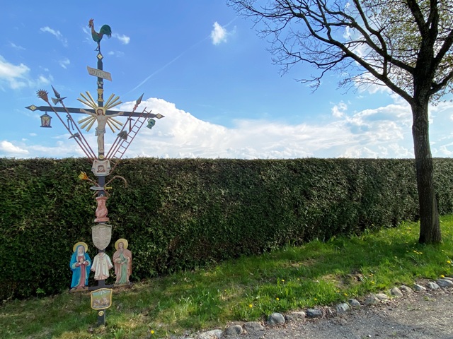Arma-Christi-Kreuz an neuem Standort