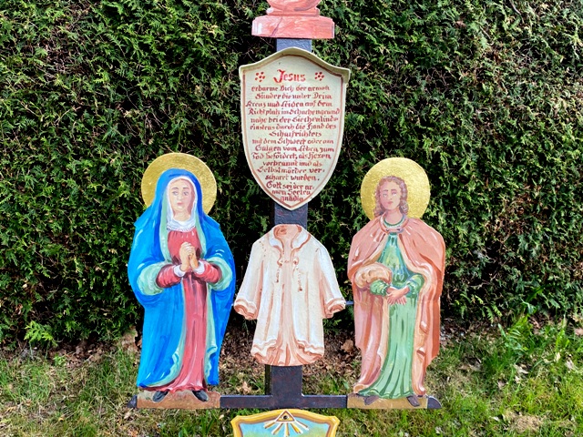 Arma-Christi-Kreuz an neuem Standort